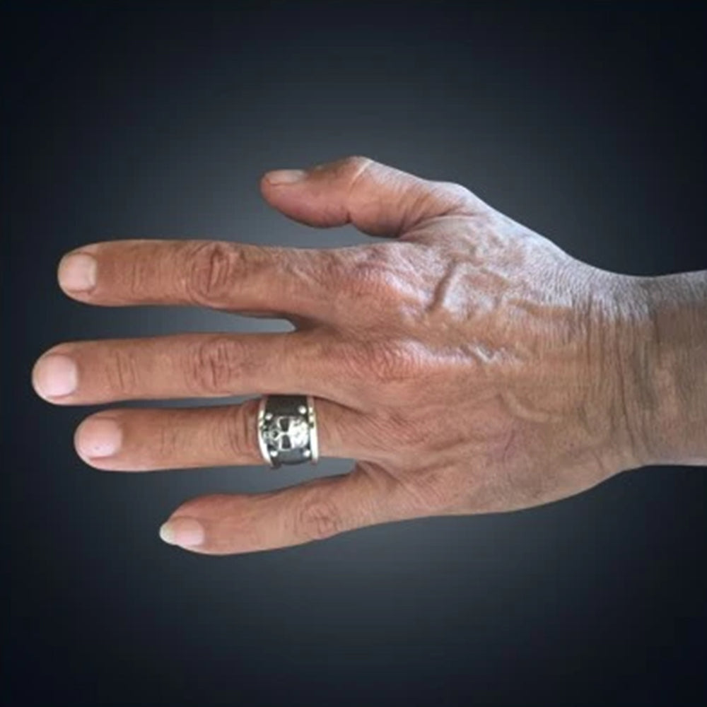 
                      
                        SKULL RING
                      
                    