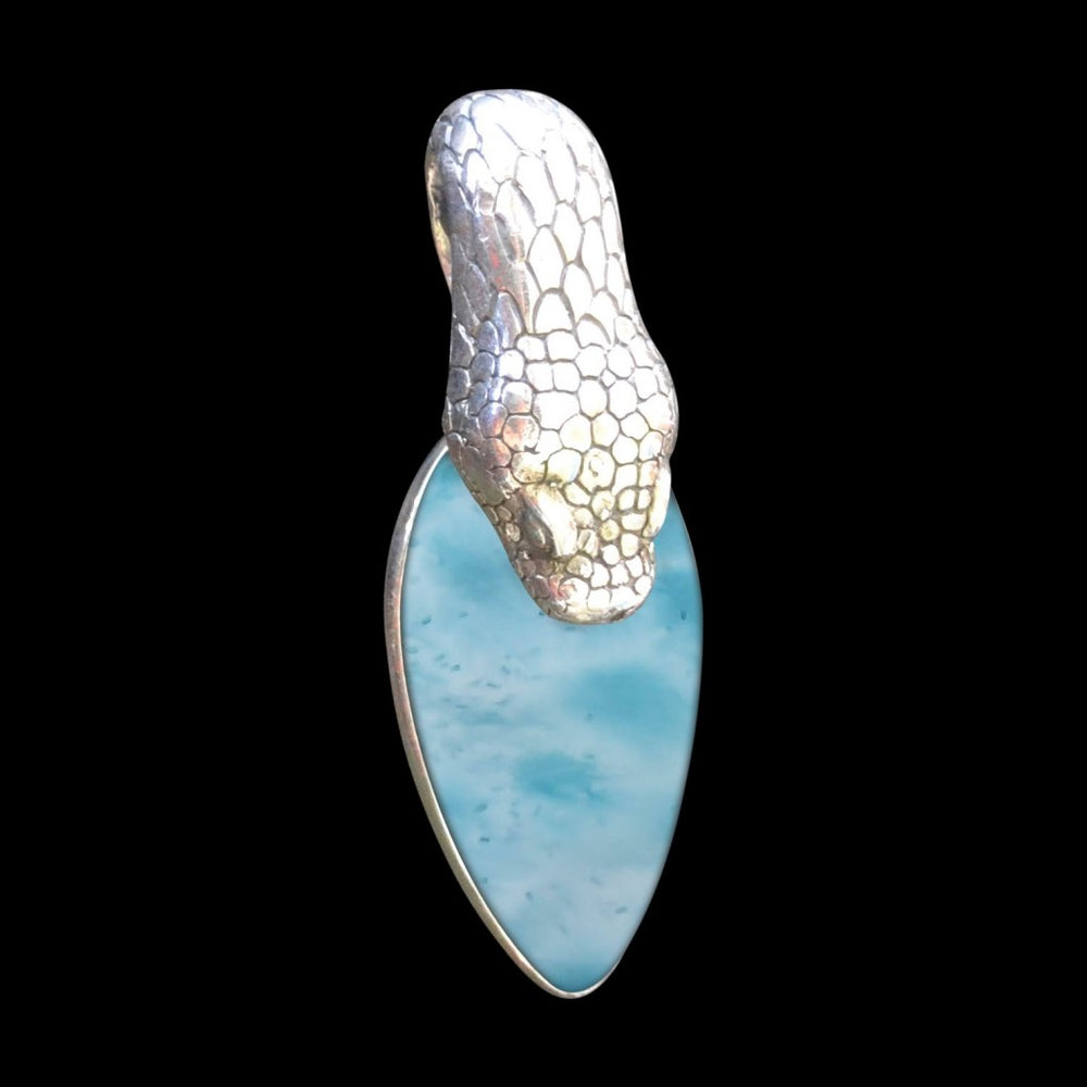 
                      
                        Larimar
                      
                    