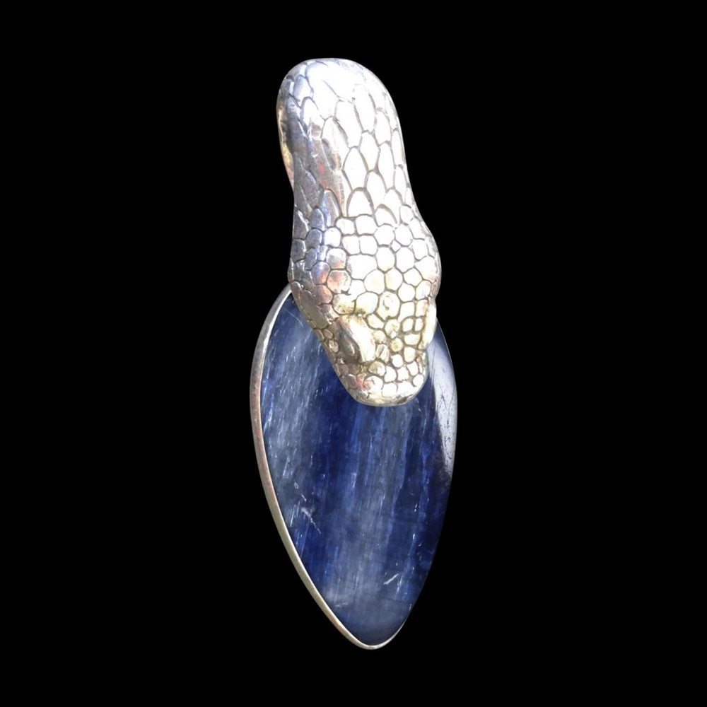 
                      
                        Kyanite
                      
                    